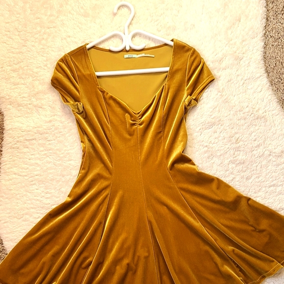 Urban Outfitters Yellow Dress - Picture 3 of 3
